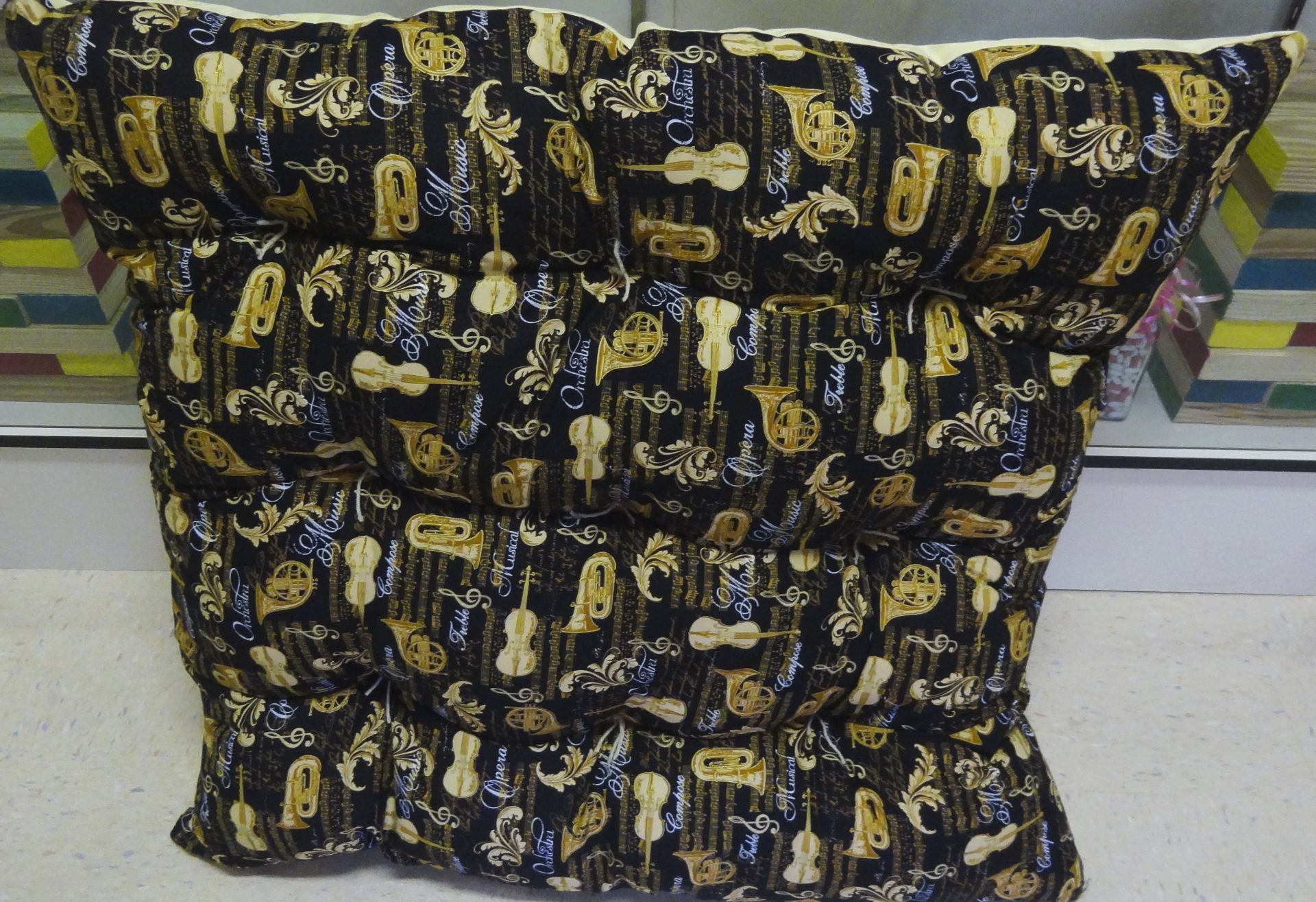 Musical Dog Bed - Carobell, Inc. Station Club Enterprise